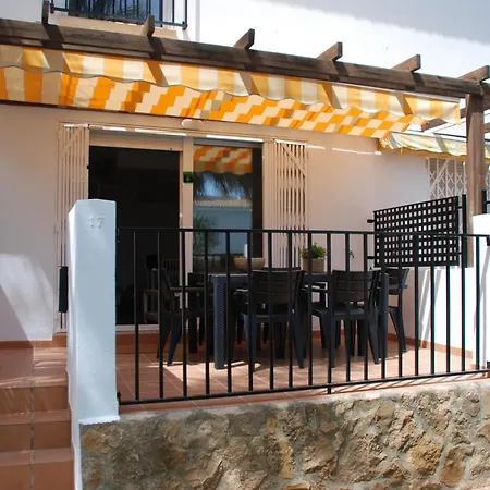 Magnifico Adosado Con Piscina En Urb. Palm