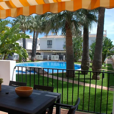 Magnifico Adosado Con Piscina En Urb. Palm