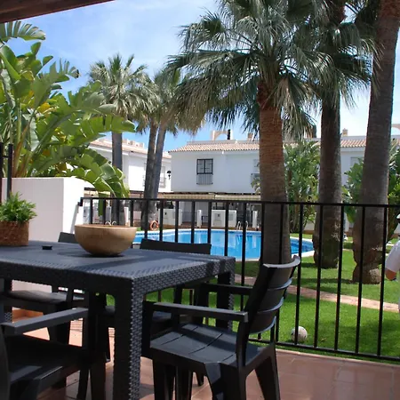 Magnifico Adosado Con Piscina En Urb. Palm