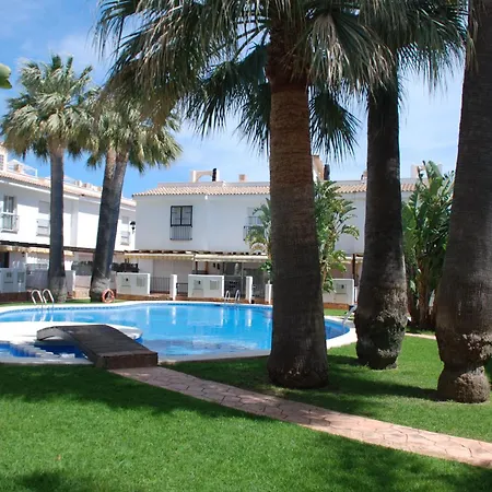 Magnifico Adosado Con Piscina En Urb. Palm